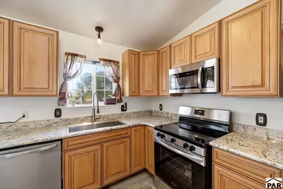 458 W Lookout Dr, Pueblo, CO 81007 - Photo 9