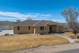 1079 Lynn Dr, Pueblo, CO 81006 - Photo 1