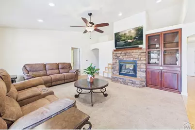 1079 Lynn Dr, Pueblo, CO 81006 - Photo 13