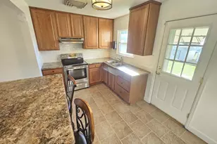 930 W 17th St, Pueblo, CO 81003 - Photo 9