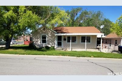 207 N 2nd St E Tooele Ut 84074 Mls 1752697 Coldwell Banker
