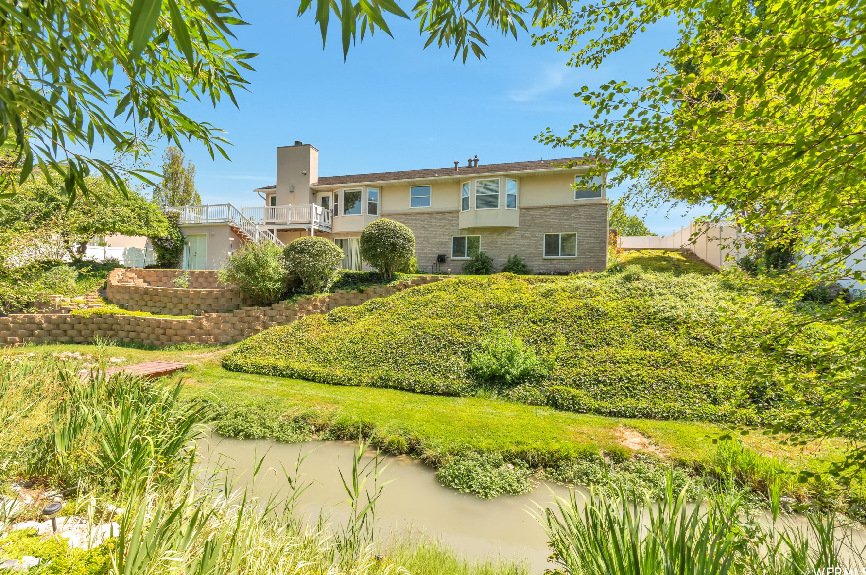 1214 Jordan Riv Dr, Riverton UT 84095-8250 exterior