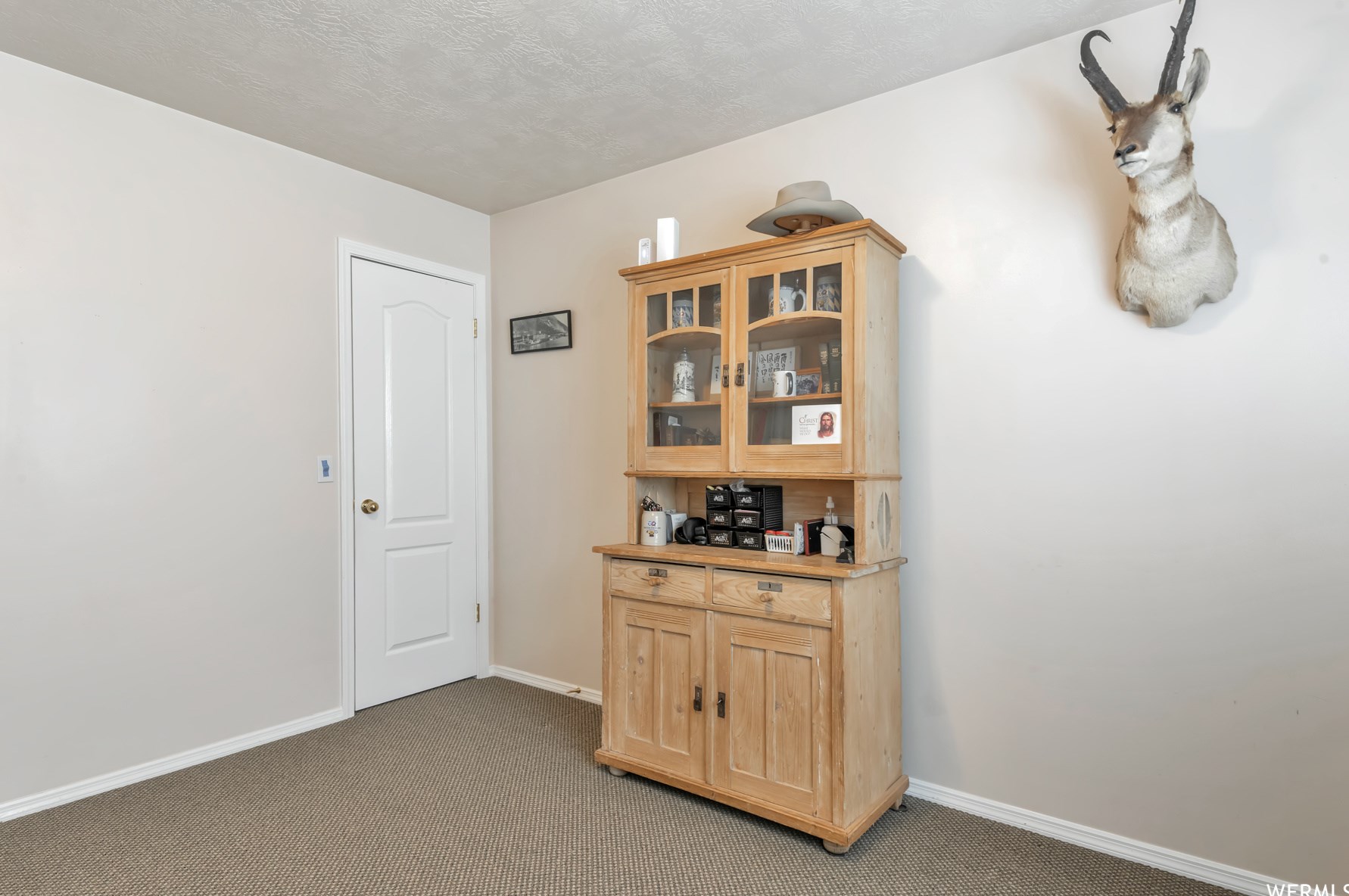 1214 Jordan Riv Dr, Riverton UT 84095-8250 exterior