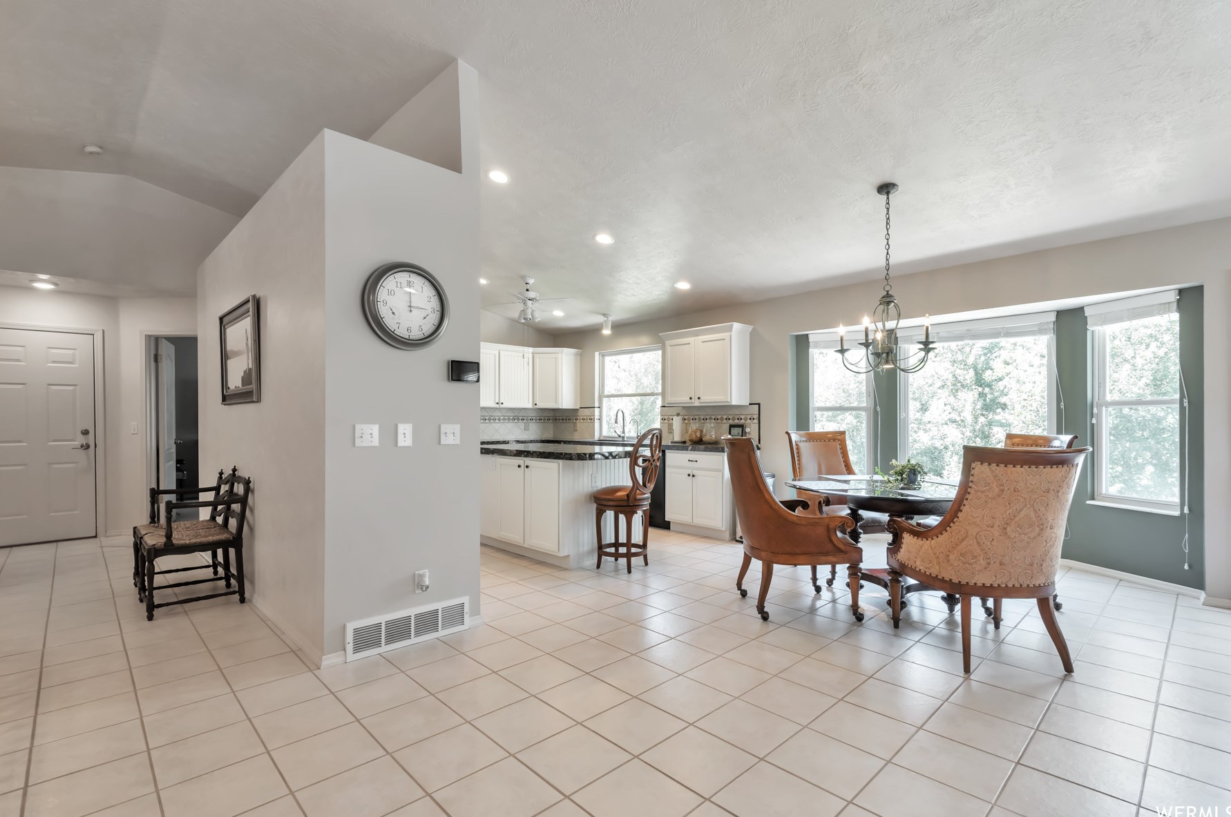 1214 Jordan Riv Dr, Riverton UT 84095-8250 exterior