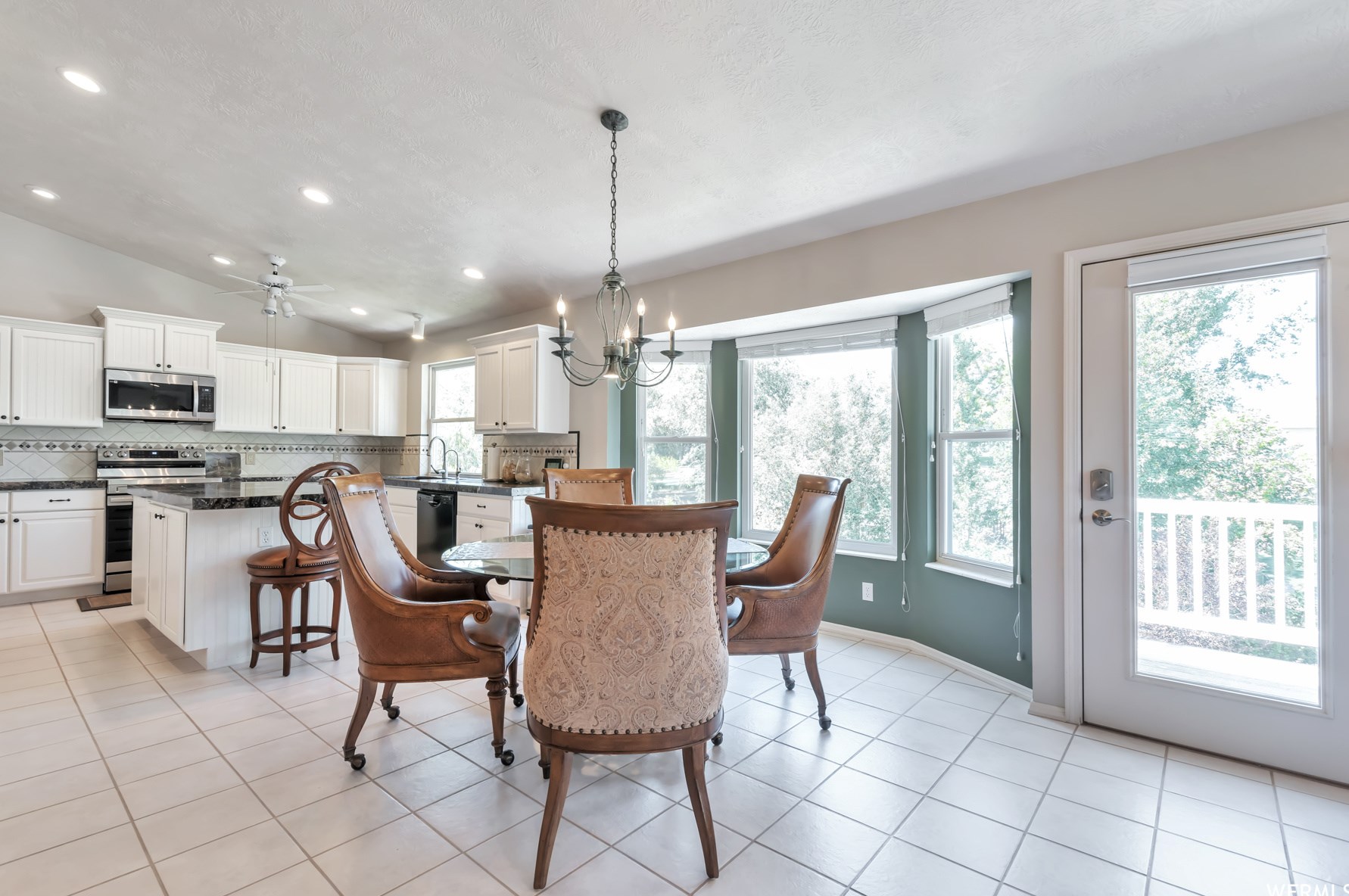 1214 Jordan Riv Dr, Riverton UT 84095-8250 exterior