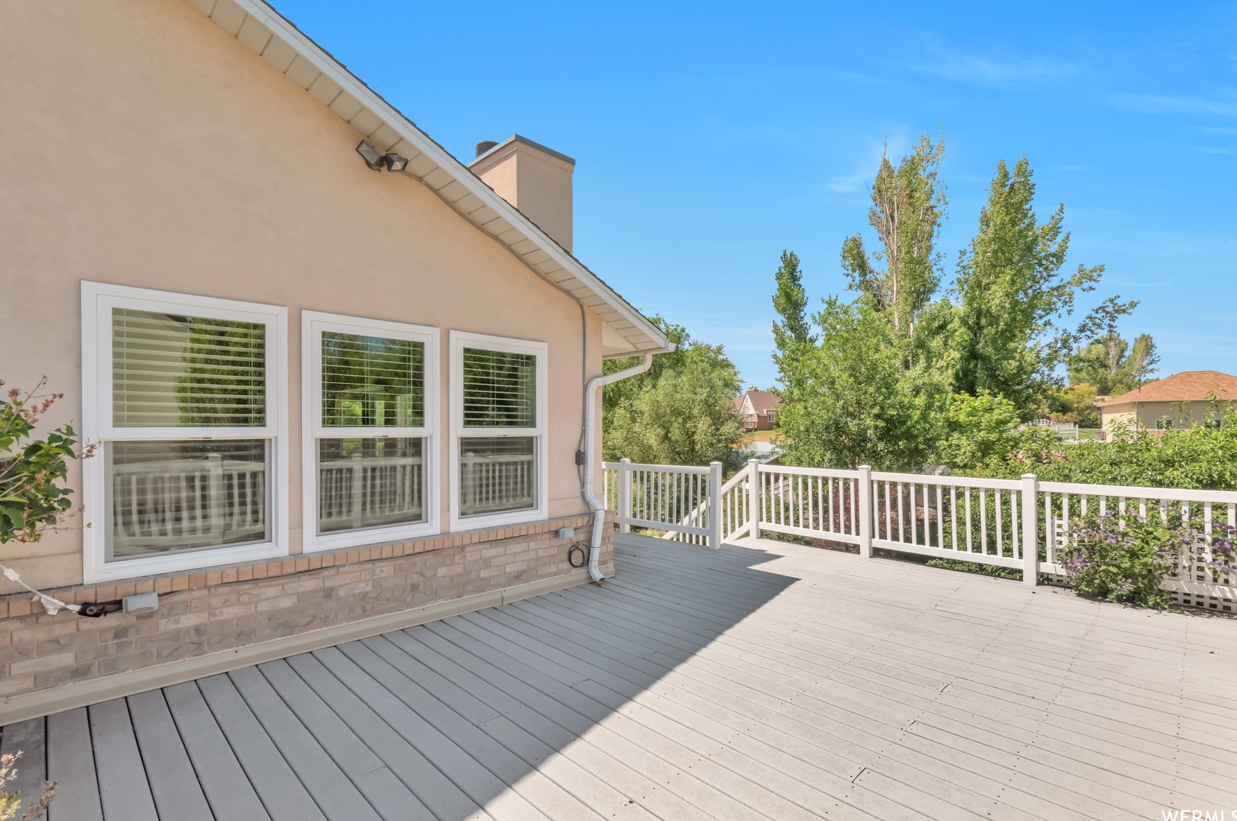 1214 Jordan Riv Dr, Riverton UT 84095-8250 exterior