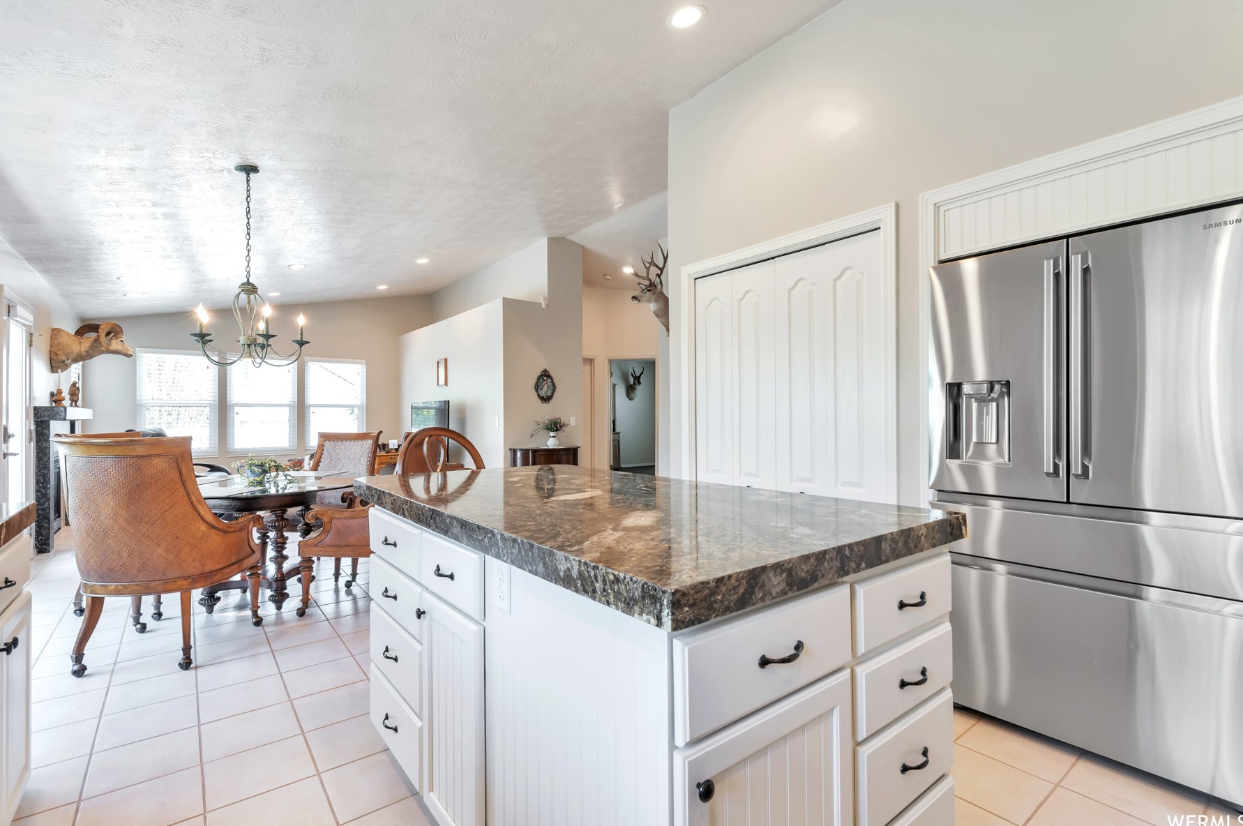 1214 Jordan Riv Dr, Riverton UT 84095-8250 exterior