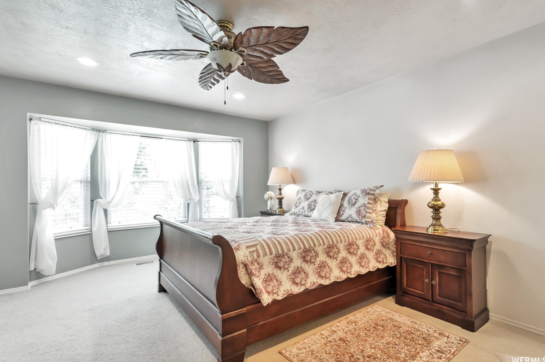 1214 Jordan Riv Dr, Riverton UT 84095-8250 exterior