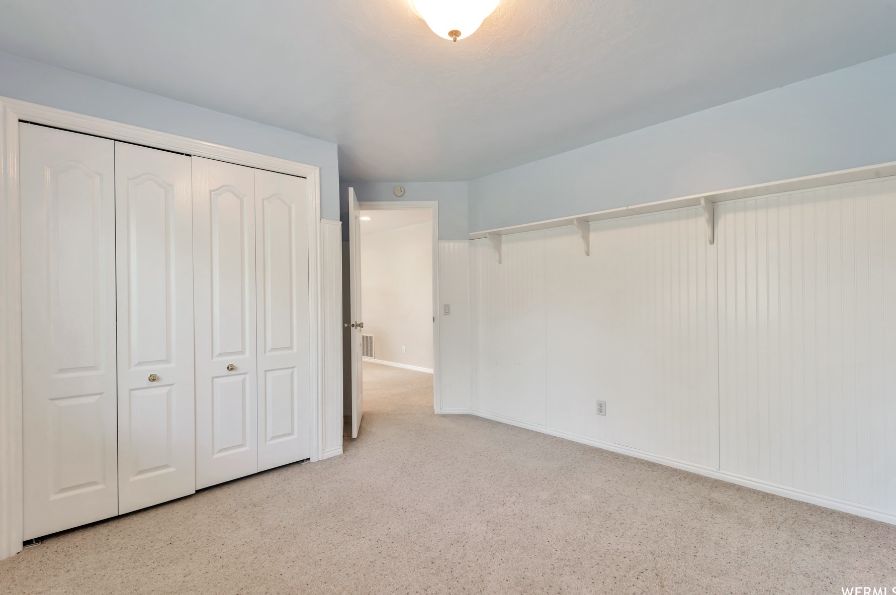 1214 Jordan Riv Dr, Riverton UT 84095-8250 exterior