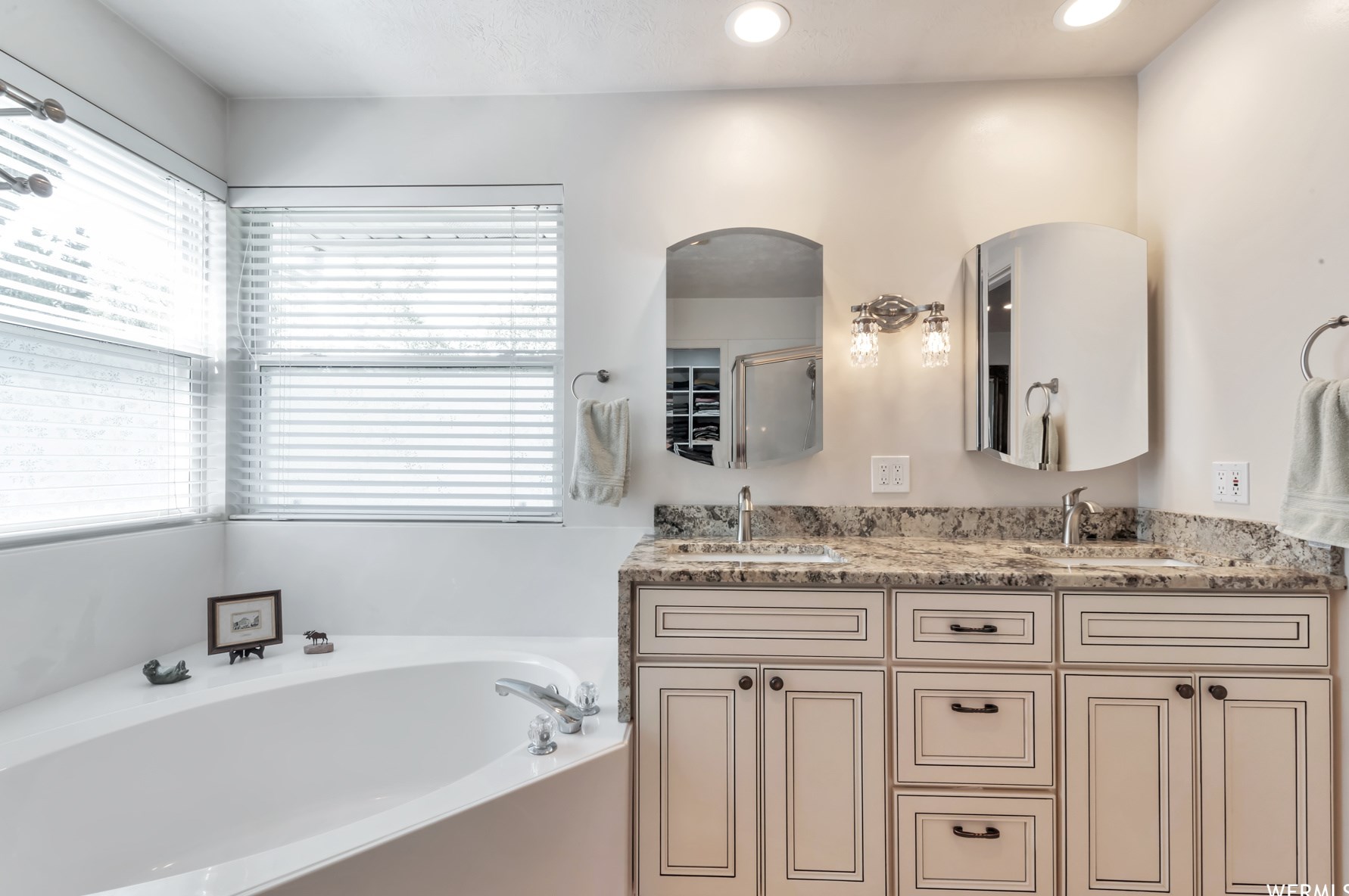 1214 Jordan Riv Dr, Riverton UT 84095-8250 exterior