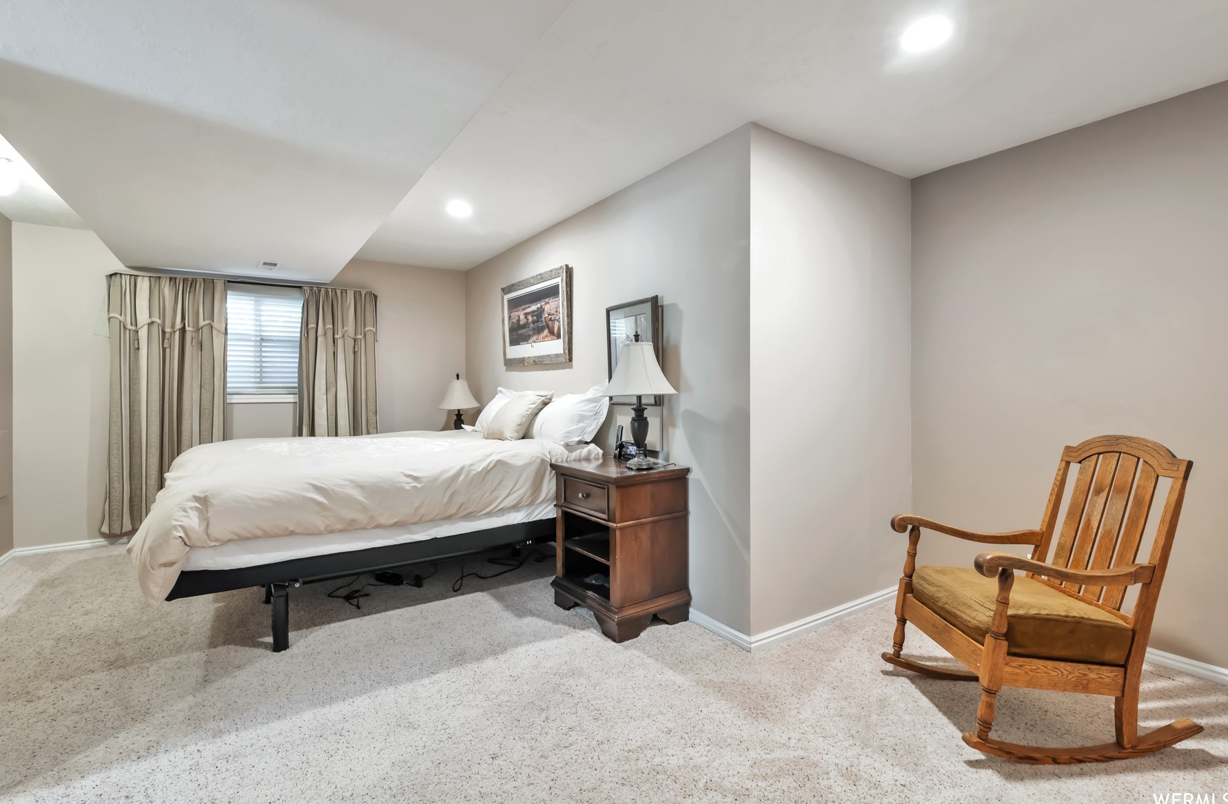 1214 Jordan Riv Dr, Riverton UT 84095-8250 exterior