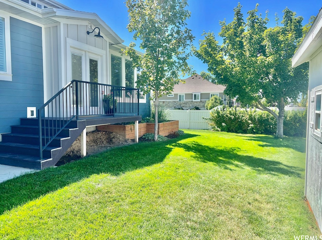 2166 1025, Syracuse UT 84075-7079 exterior