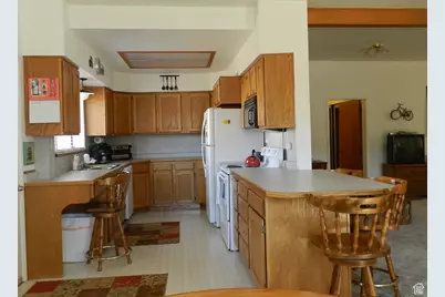195 E 200 N, Moab, UT 84532 - Photo 27
