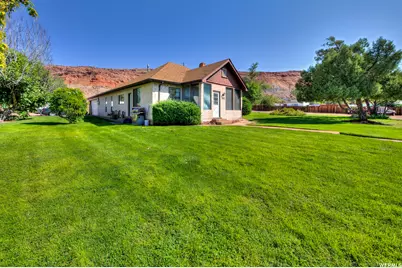 195 E 200 N, Moab, UT 84532 - Photo 11