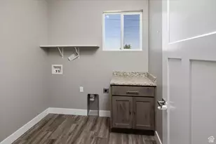 45 N Village Park Dr E, Layton, UT 84041 - Photo 47