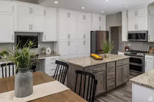 45 N Village Park Dr E, Layton, UT 84041 - Photo 21