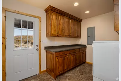 12495 E Solitude Dr, Lapoint, UT 84039 - Photo 5