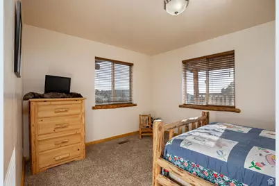 12495 E Solitude Dr, Lapoint, UT 84039 - Photo 9