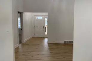 1107 E Brigadoon Ct, Holladay, UT 84117 - Photo 9