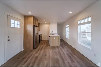 220 W 100 N #6, Levan, UT 84639 - Photo 3