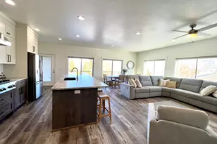 833 W Sunrise Cir, Garden City, UT 84028 - Photo 9