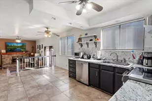 2067 E Gyrfalcon Ln, Sandy, UT 84092 - Photo 9