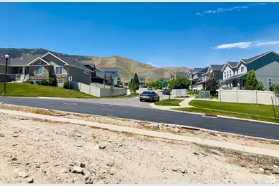 2954 S Fox Pointe Dr, Saratoga Springs, UT 84045 - Photo 11