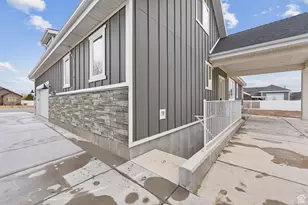 9227 N Horizon Dr, Eagle Mountain, UT 84005 - Photo 9