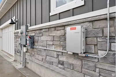 9227 N Horizon Dr, Eagle Mountain, UT 84005 - Photo 11