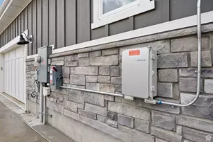 9227 N Horizon Dr, Eagle Mountain, UT 84005 - Photo 11