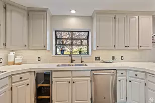 819 N Juniperpoint Dr, Salt Lake City, UT 84103 - Photo 7