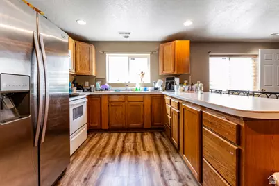 1050 N 100 W, Orem, UT 84057 - Photo 3