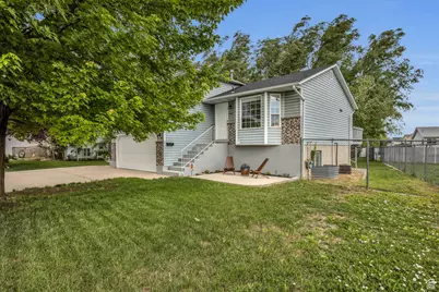 5791 S 3260 W, Roy, UT 84067 - Photo 3