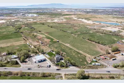 2490 S State St, Springville, UT 84663 - Photo 29