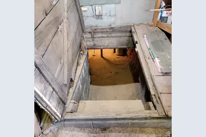 207 N Rawlins St, East Carbon, UT 84520 - Photo 43