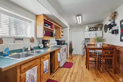 2490 S State St, Springville, UT 84663 - Photo 29