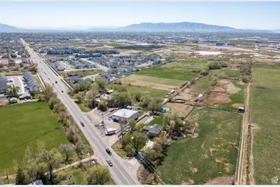 2490 S State St, Springville, UT 84663 - Photo 5