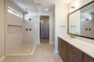 4442 S Holladay Park Ln E, Holladay, UT 84124 - Photo 9