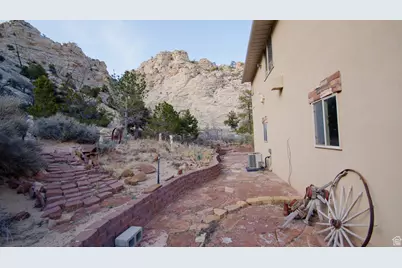 897 E Cocks Comb Dr, Teasdale, UT 84773 - Photo 11