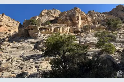 897 E Cocks Comb Dr, Teasdale, UT 84773 - Photo 39