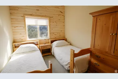 897 E Cocks Comb Dr, Teasdale, UT 84773 - Photo 19