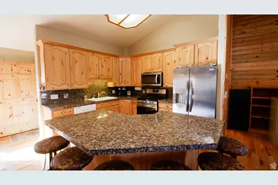 897 E Cocks Comb Dr, Teasdale, UT 84773 - Photo 23