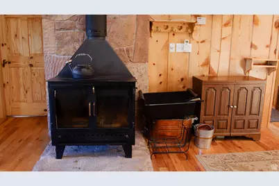 897 E Cocks Comb Dr, Teasdale, UT 84773 - Photo 15