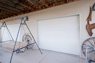 897 E Cocks Comb Dr, Teasdale, UT 84773 - Photo 9