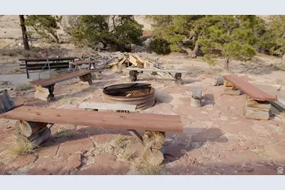 897 E Cocks Comb Dr, Teasdale, UT 84773 - Photo 13