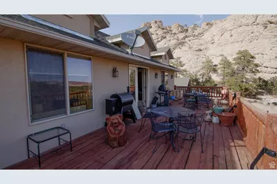 897 E Cocks Comb Dr, Teasdale, UT 84773 - Photo 5