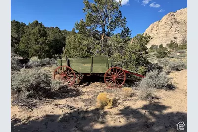 897 E Cocks Comb Dr, Teasdale, UT 84773 - Photo 35