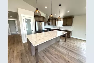 402 W Bluebell Dr, Garden City, UT 84028 - Photo 5