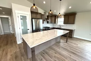 402 W Bluebell Dr, Garden City, UT 84028 - Photo 5