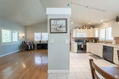 4707 W Granada Hills Ct, West Jordan, UT 84088 - Photo 7